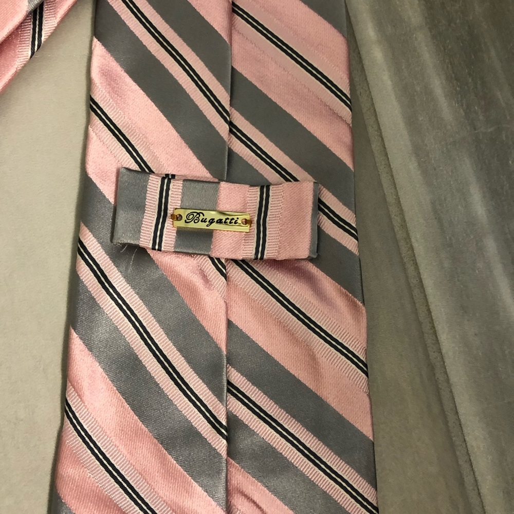 Bugatti Necktie - Picture 7 of 9